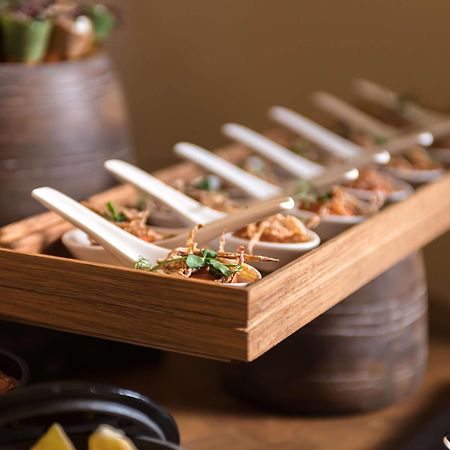 Radisson Blu Hotel Riyadh Convention And Exhibition Center Exterior photo A selection of tapas