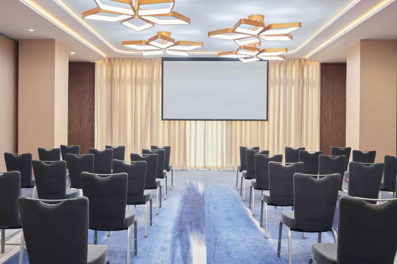 Radisson Blu Hotel Riyadh Convention And Exhibition Center Exterior photo Meeting room
