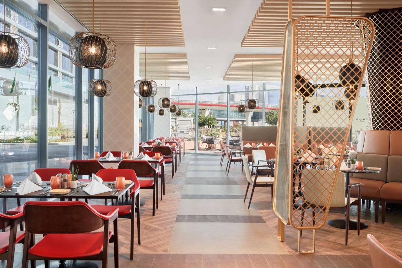 Radisson Blu Hotel Riyadh Convention And Exhibition Center Exterior photo The restaurant