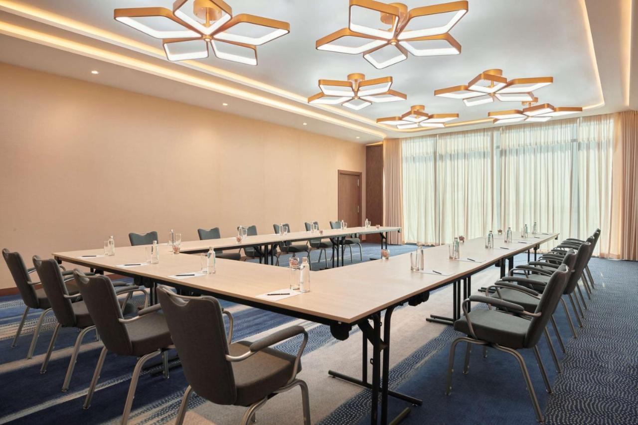 Radisson Blu Hotel Riyadh Convention And Exhibition Center Exterior photo Meeting room