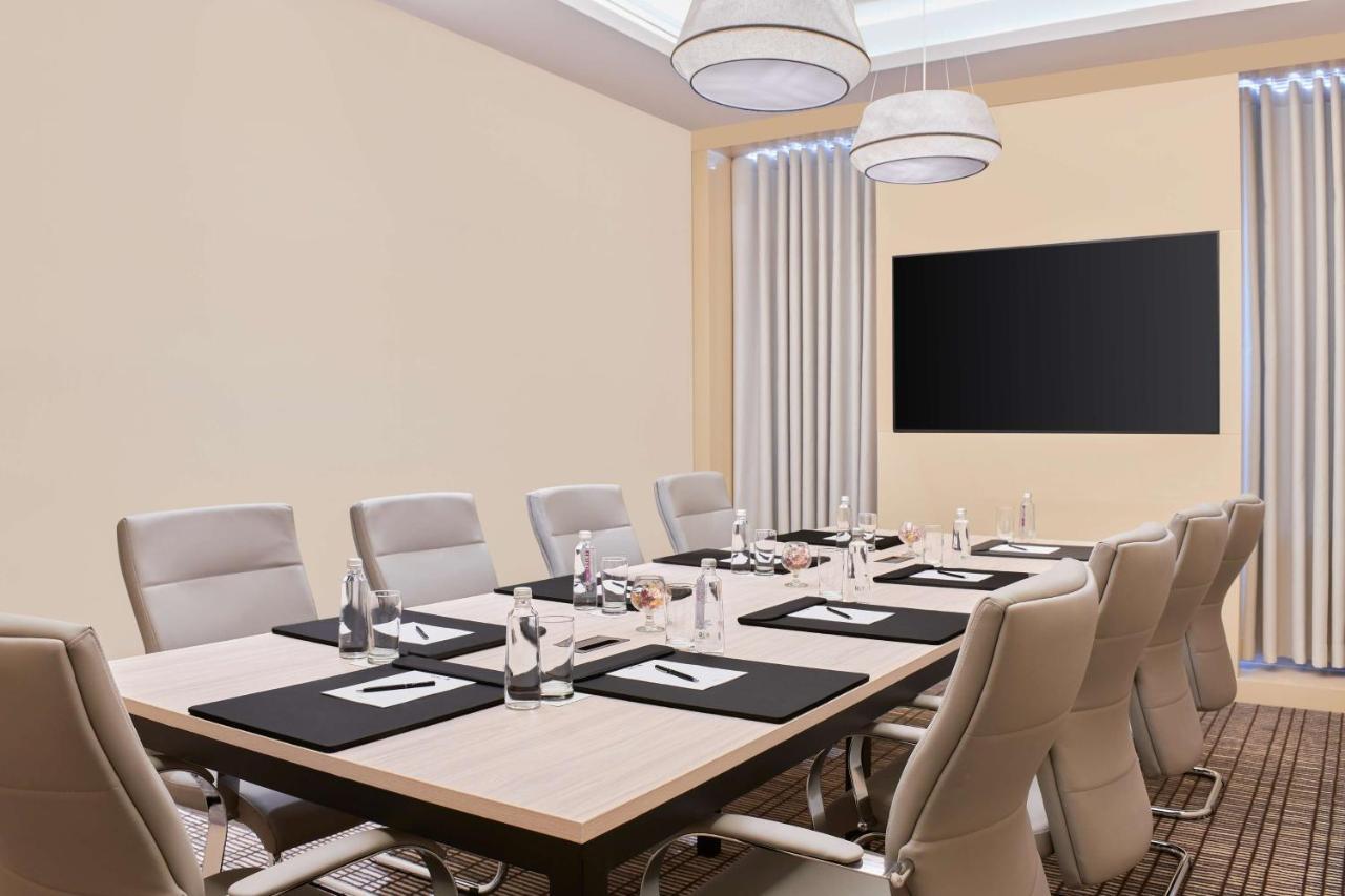 Radisson Blu Hotel Riyadh Convention And Exhibition Center Exterior photo Meeting room