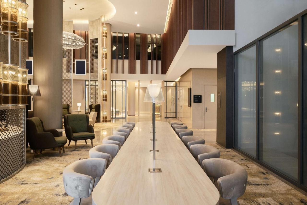 Radisson Blu Hotel Riyadh Convention And Exhibition Center Exterior photo The lobby of the hotel