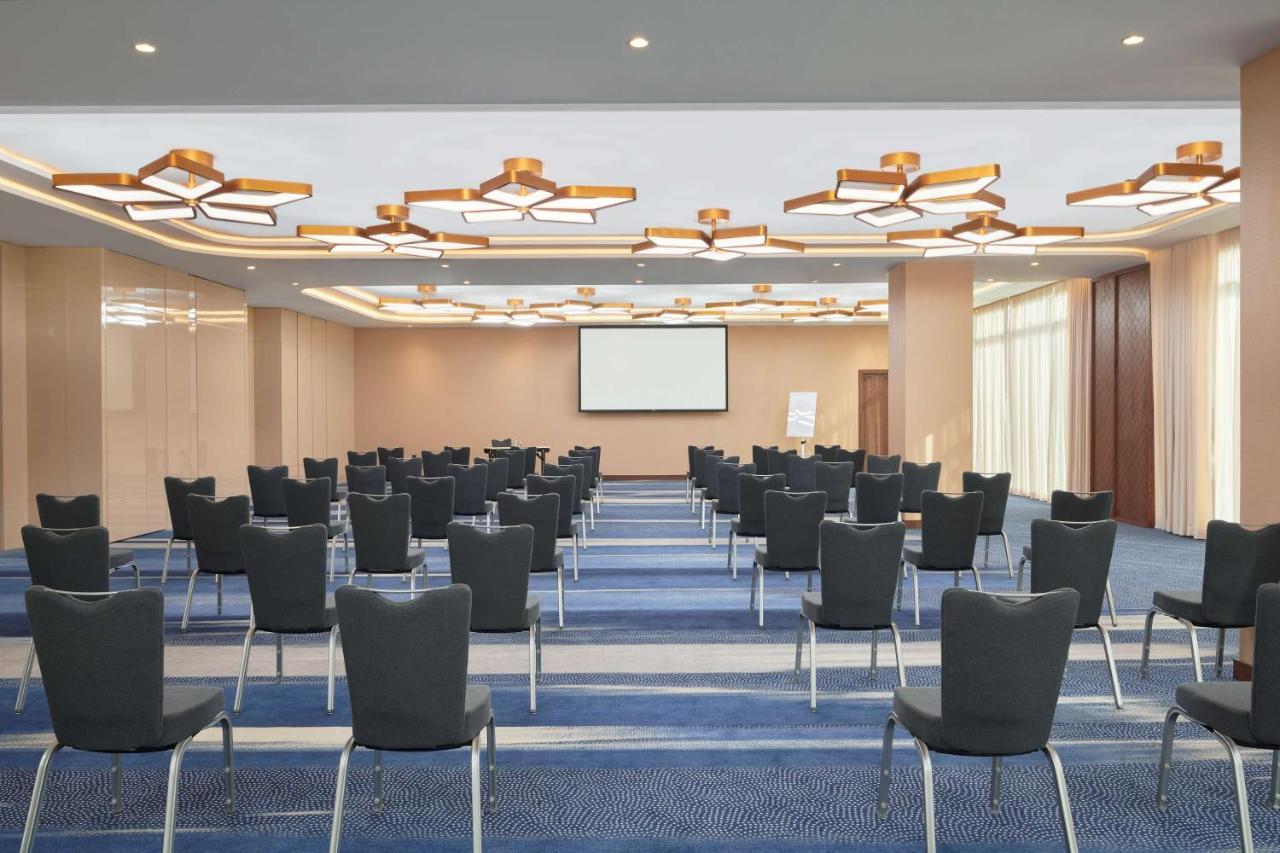 Radisson Blu Hotel Riyadh Convention And Exhibition Center Exterior photo Meeting room