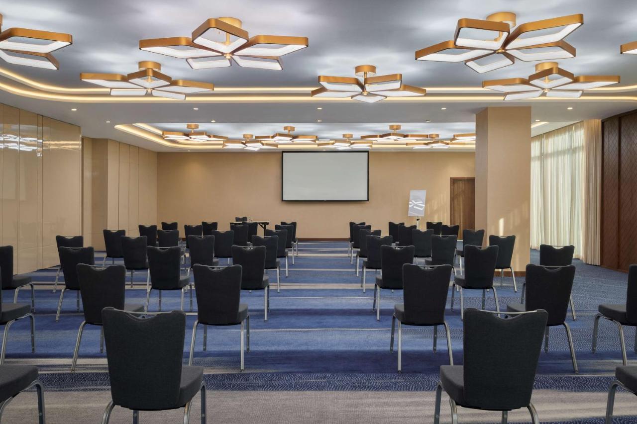 Radisson Blu Hotel Riyadh Convention And Exhibition Center Exterior photo Meeting room
