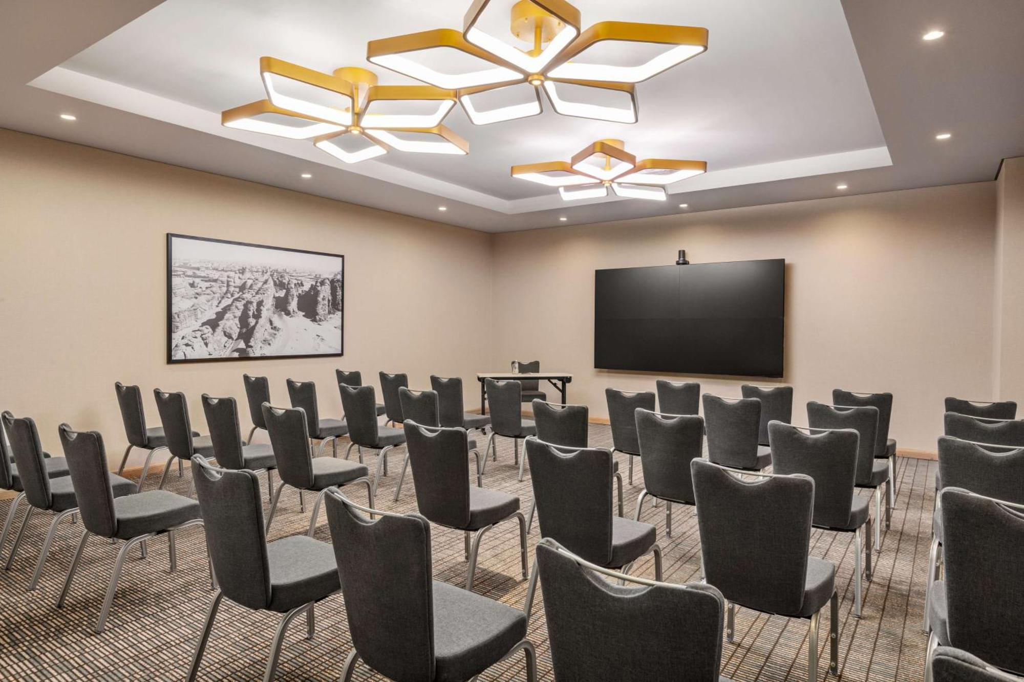 Radisson Blu Hotel Riyadh Convention And Exhibition Center Exterior photo Meeting room