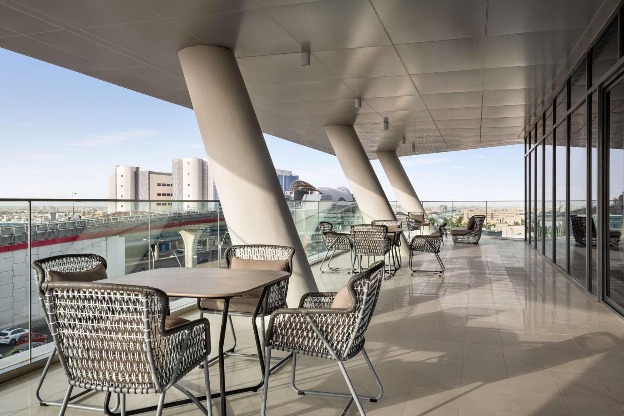Radisson Blu Hotel Riyadh Convention And Exhibition Center Exterior photo The Sky Bar