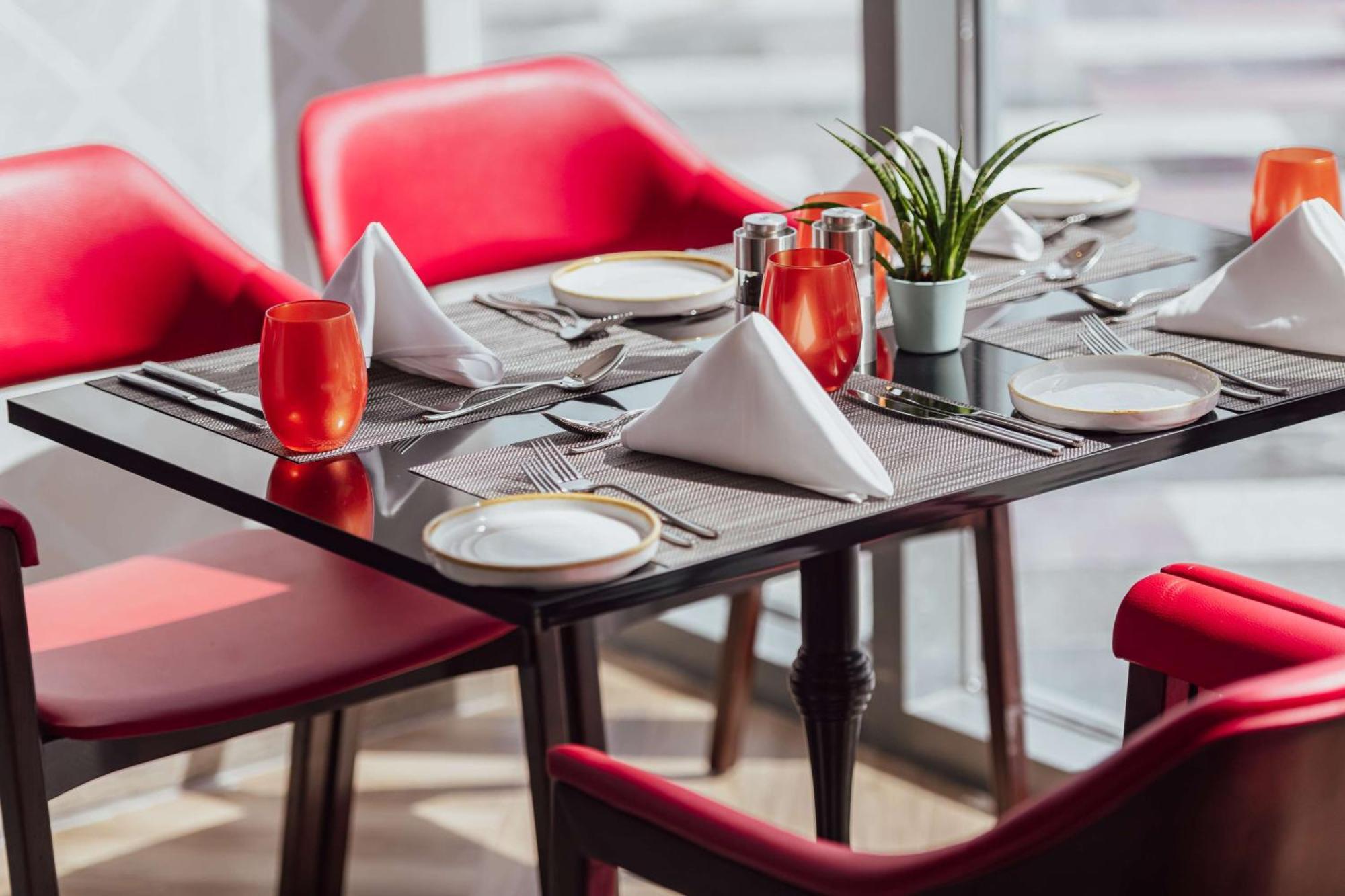 Radisson Blu Hotel Riyadh Convention And Exhibition Center Exterior photo A table set for fine dining