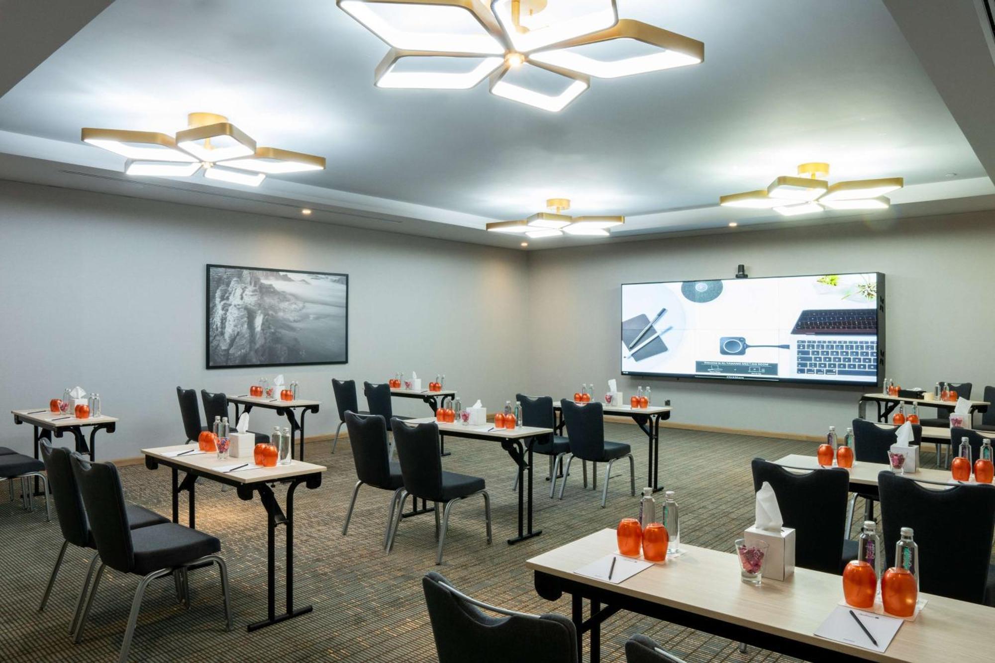 Radisson Blu Hotel Riyadh Convention And Exhibition Center Exterior photo Meeting room